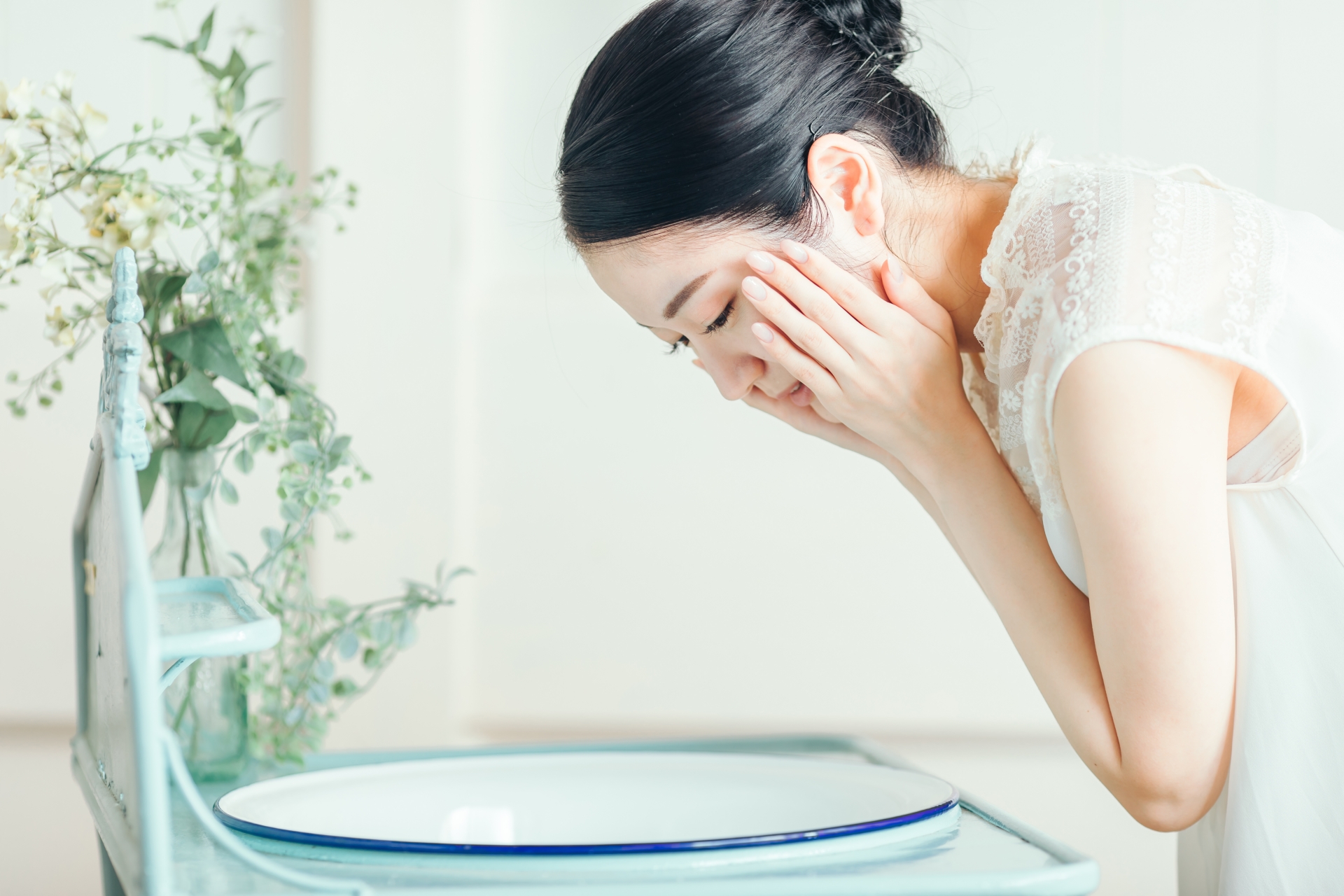 朝と夜でこんなに違う！目的別スキンケアの正しい使い分け方