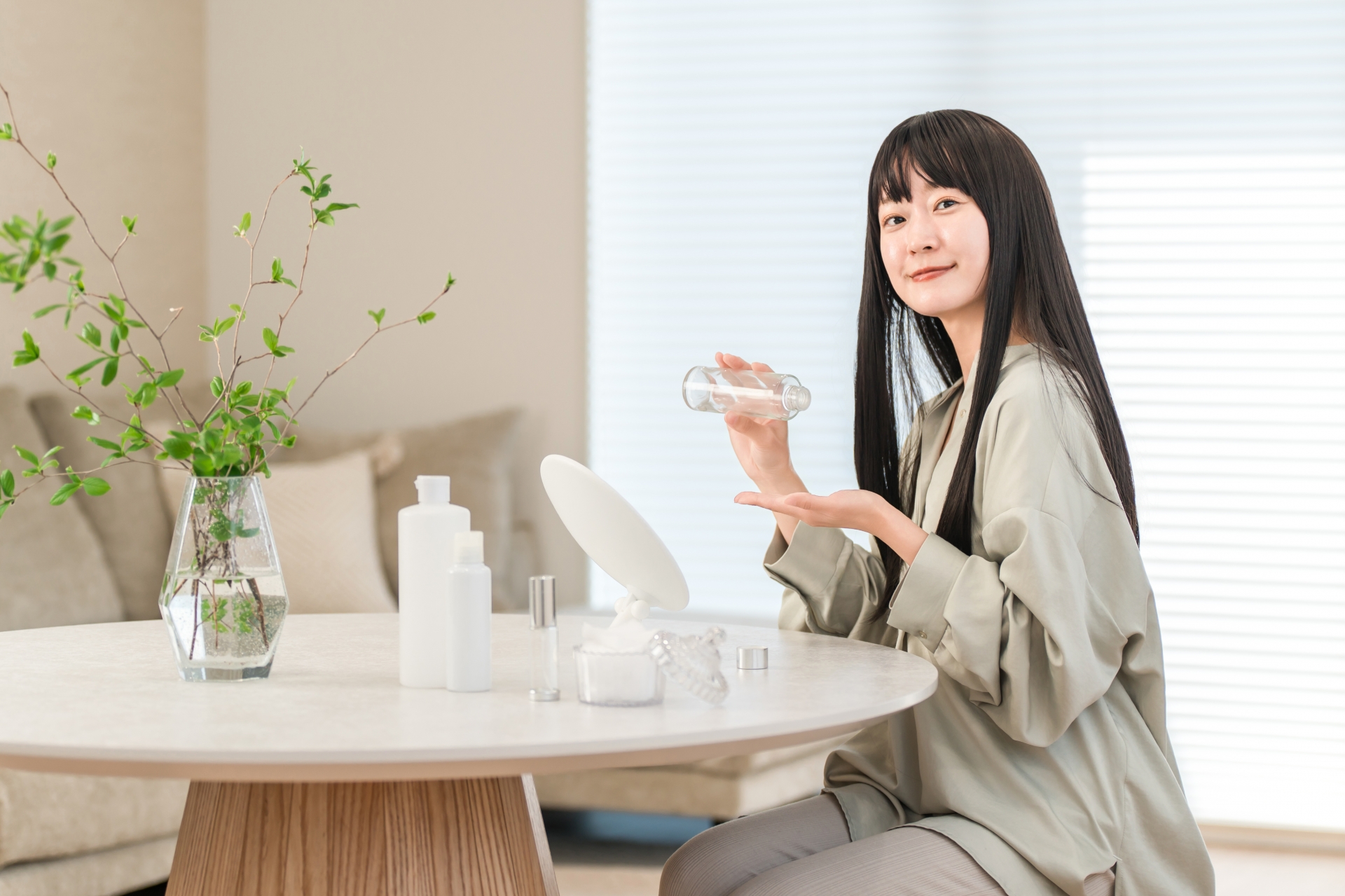 化粧水・乳液・美容液の違いと正しい使い方｜スキンケアの基本を徹底解説